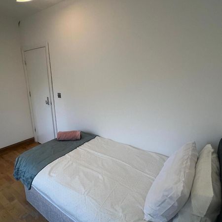 Good Priced Single Rooms In Northolt Extérieur photo