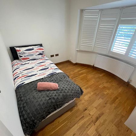 Good Priced Single Rooms In Northolt Extérieur photo