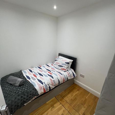 Good Priced Single Rooms In Northolt Extérieur photo