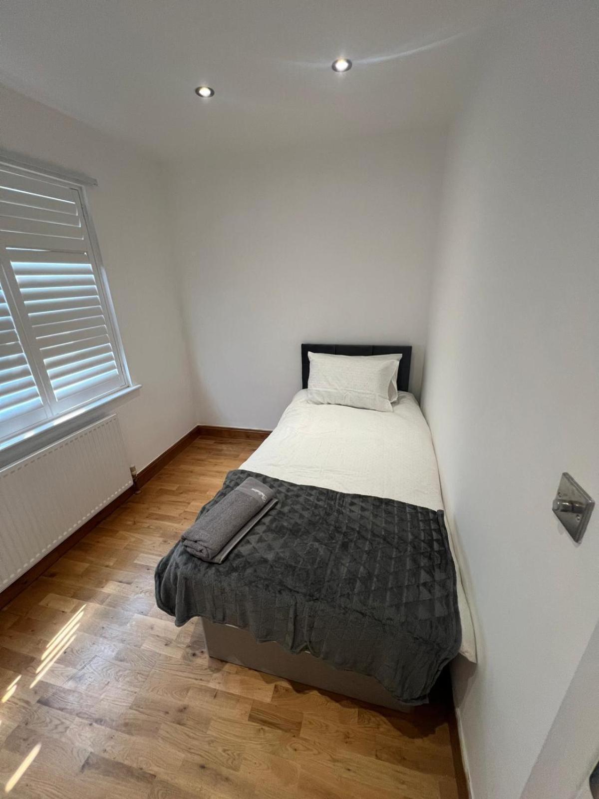 Good Priced Single Rooms In Northolt Extérieur photo
