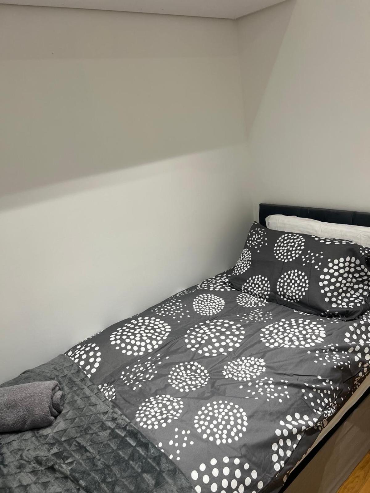 Good Priced Single Rooms In Northolt Extérieur photo