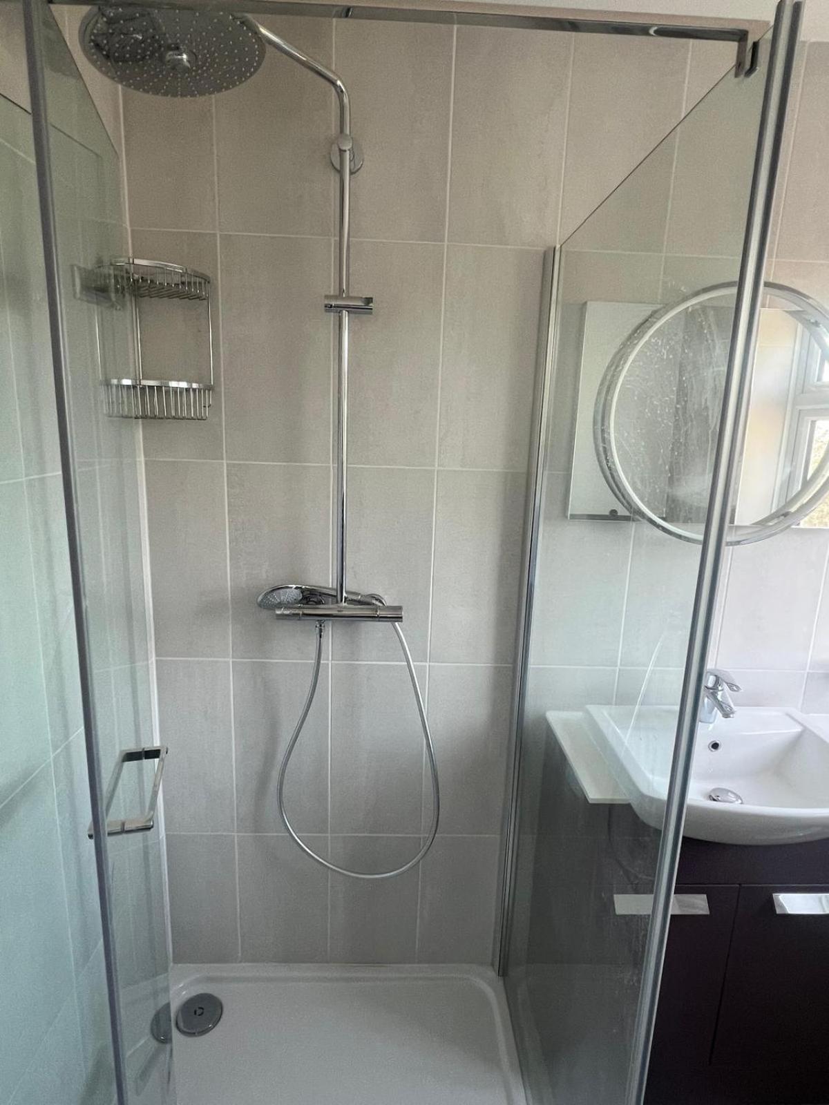 Good Priced Single Rooms In Northolt Extérieur photo