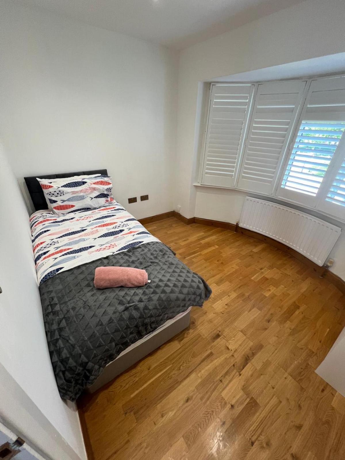Good Priced Single Rooms In Northolt Extérieur photo