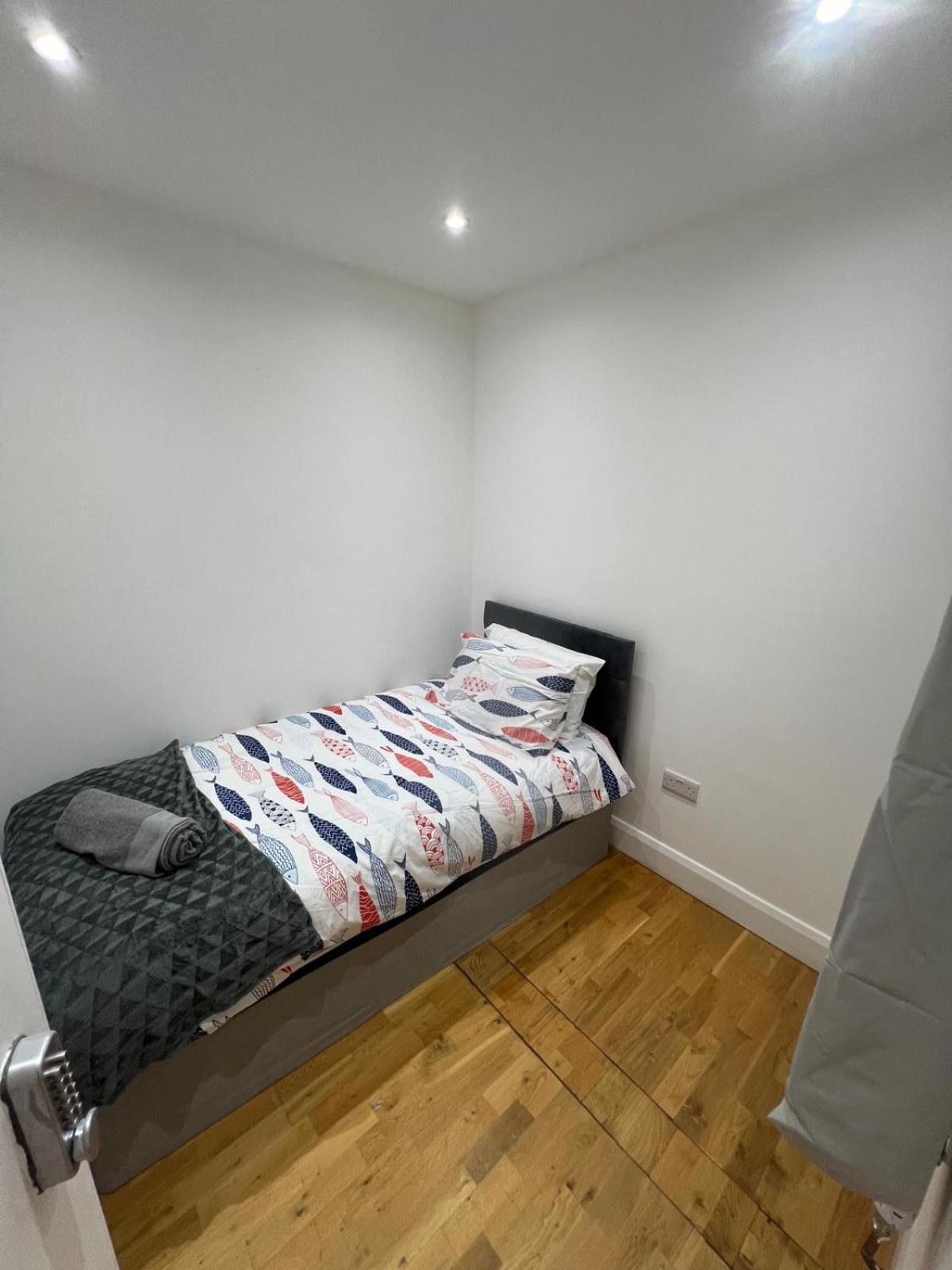 Good Priced Single Rooms In Northolt Extérieur photo