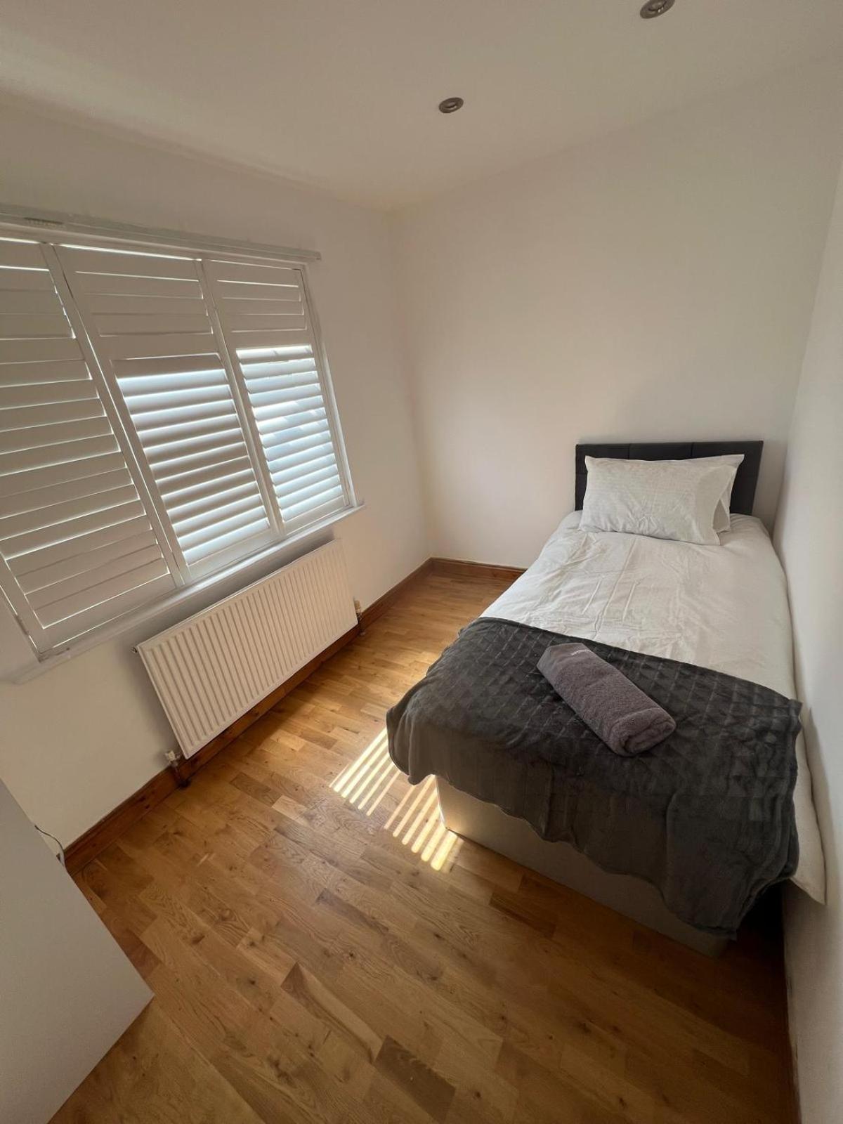 Good Priced Single Rooms In Northolt Extérieur photo